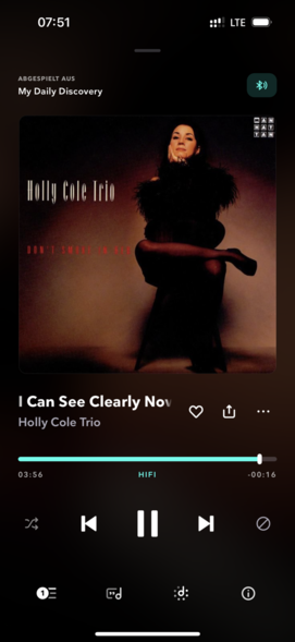 I Can See Clearly Now von  Holly Cole Trio spielt grade im Auto auf dem Weg zur Arbeit 